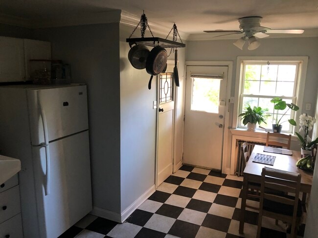 Foto del edificio - 3229 Almond St