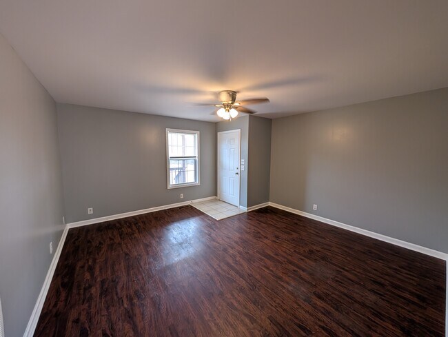 Foto del edificio - 109 Dickerson Ct