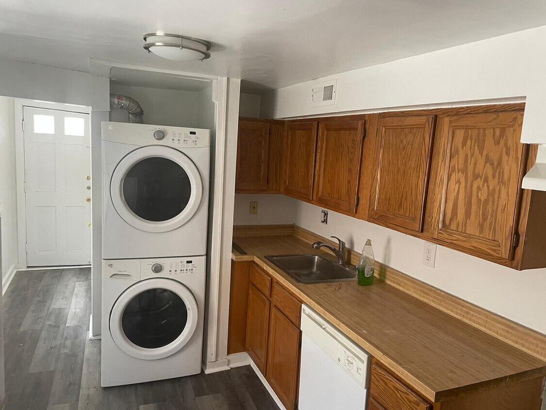 Foto principal - 1019 S Charles St