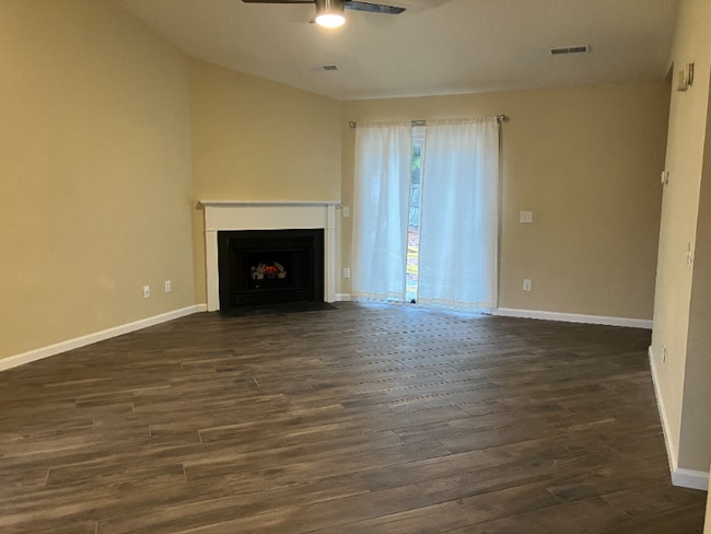 Building Photo - 800 Deer Haven Ct