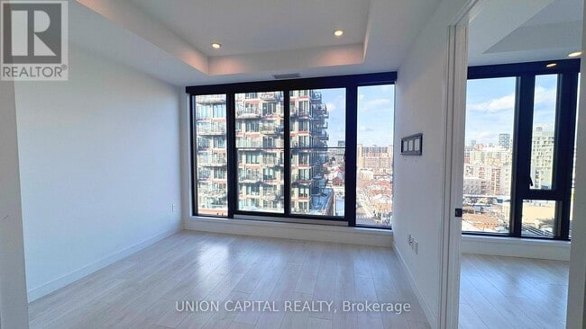 Building Photo - 505 Richmond St W