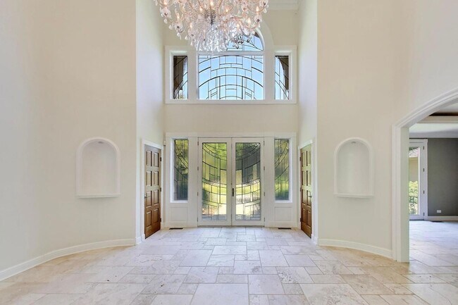 Foto del edificio - 148 N Ahwahnee Rd