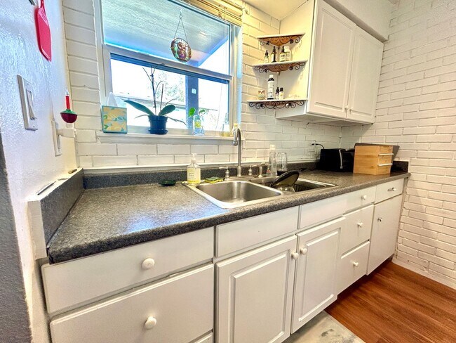 Foto del edificio - Beautiful two-story townhome in Denver! Low Maintenance!