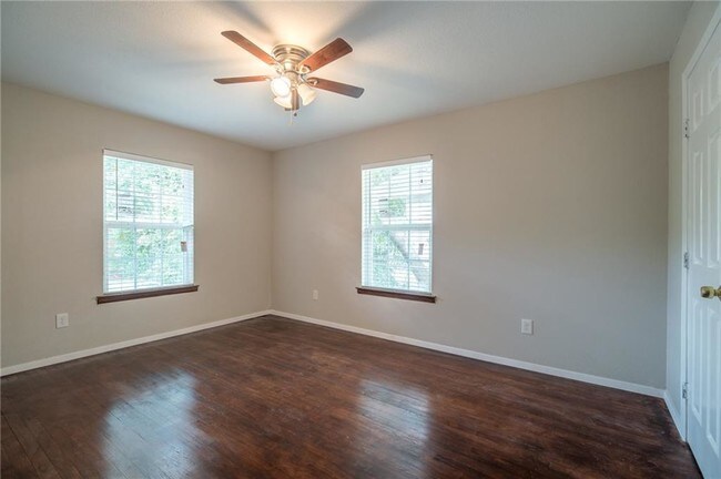 Building Photo - 1245 Arrowhead Dr