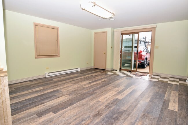 Building Photo - 5025 Carol St