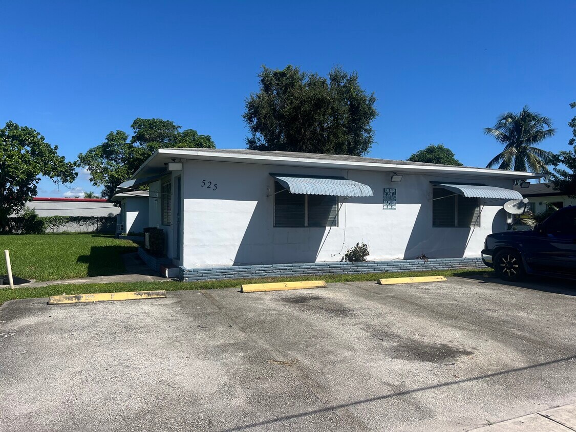 Primary Photo - 525 NE 150th St