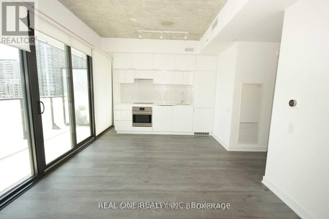 Building Photo - 185-1185 Roehampton Ave