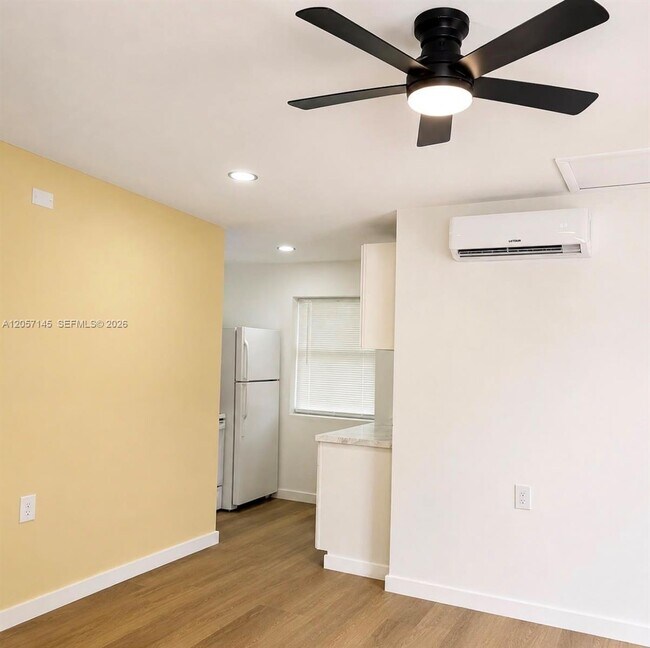 Foto del edificio - 1461 NE 56th St