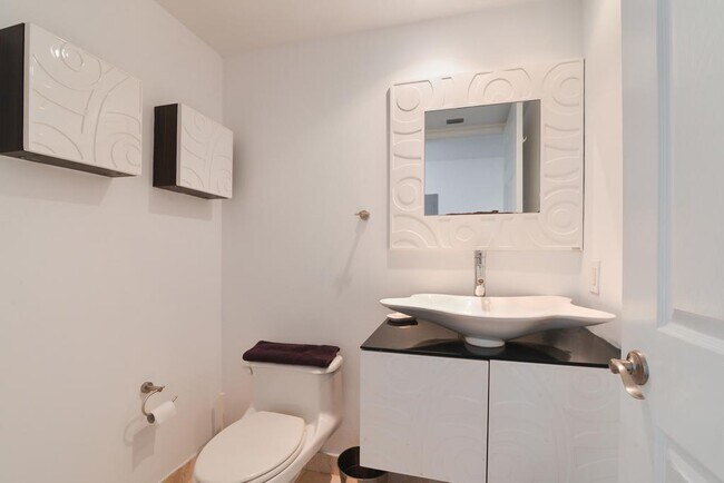 Powder Room - 18671 Collins Ave