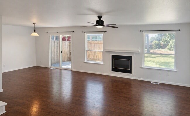 Building Photo - 865 Tumbleweed St
