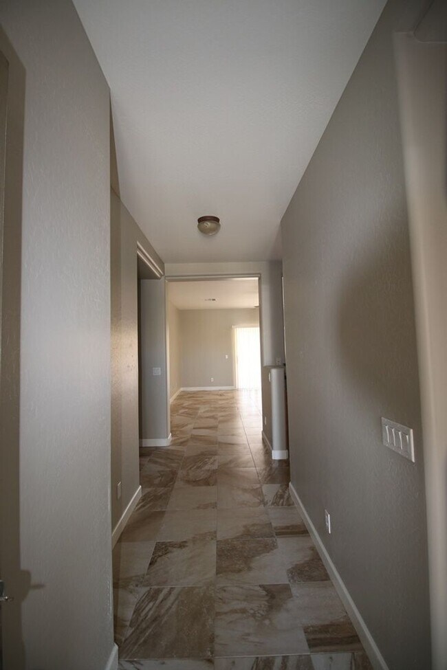 Building Photo - 15225 W Shaw Butte Dr