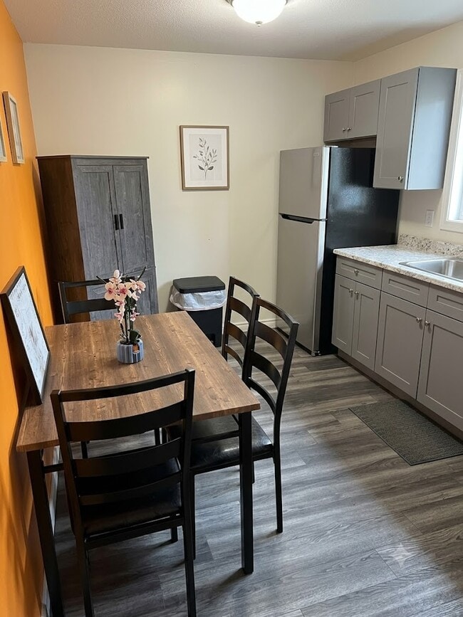 Building Photo - Spacious 3 Bed / 1 Bath Home in Sault Ste. Marie, ON – $2,500/month + Utilities. September 1st Oc...