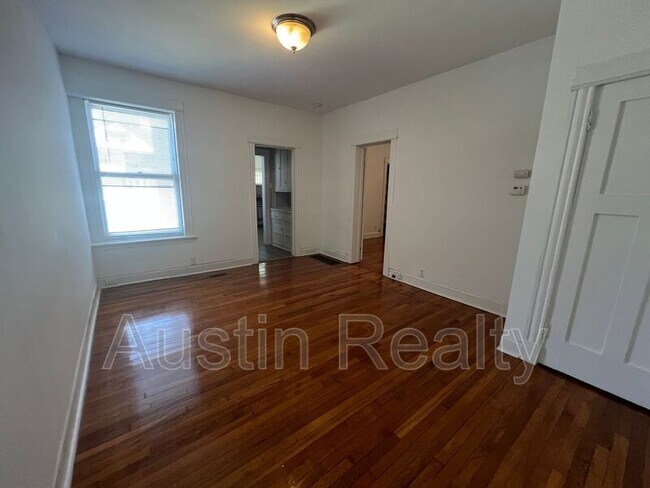 Foto del edificio - 6041 Waterman Blvd