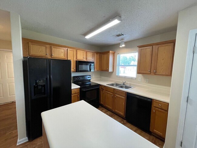 Building Photo - PRE-LEASING FOR AUGUST 2026!