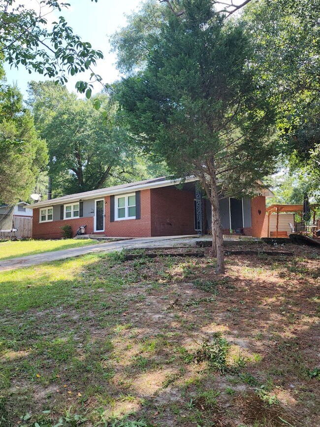 Foto del edificio - BEAUTIFUL 3 BEDROOM 2 BATHROOM HOUSE IN CO...