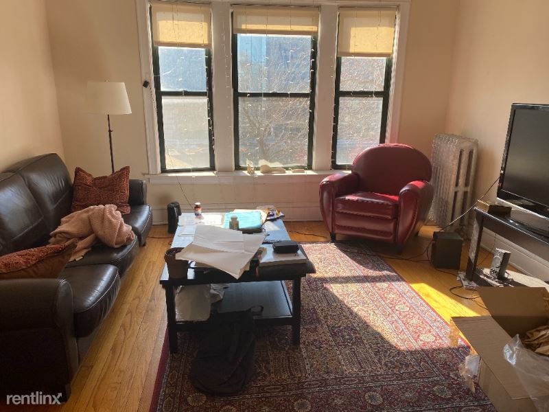 Primary Photo - 1326 E 58th St