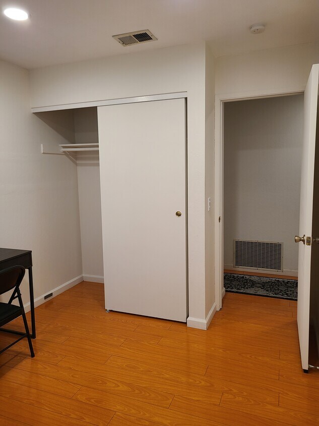 Building Photo - 1524 Rue Avati