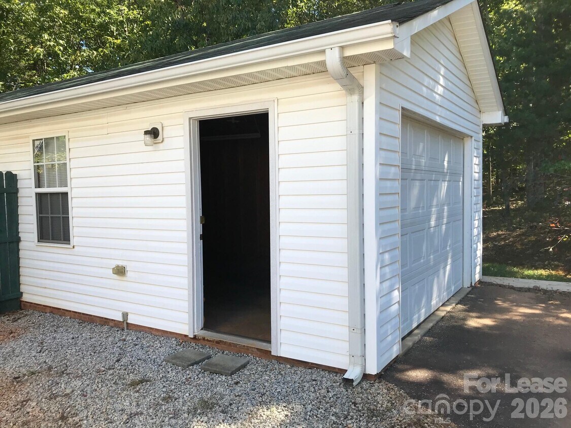 Building Photo - 5906 E North Carolina 150 Hwy