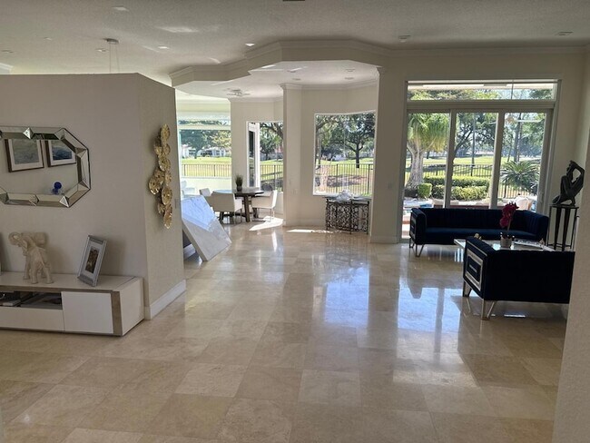 Foto del edificio - 2534 Golf View Dr