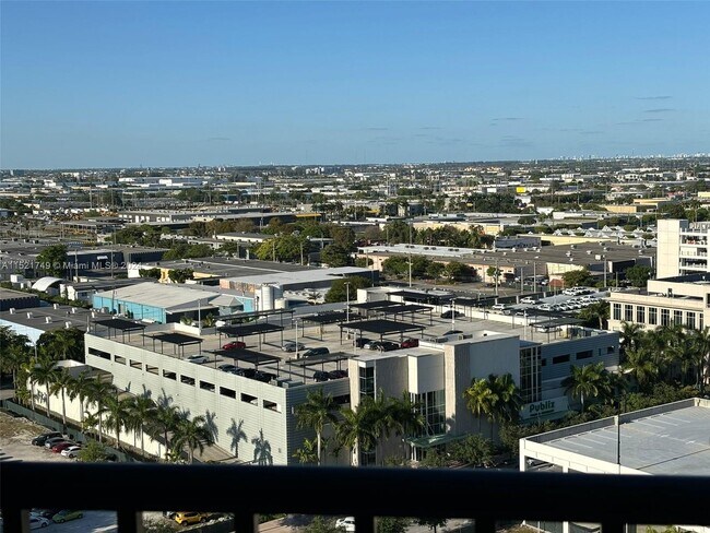 Foto del edificio - 5300 Paseo Blvd