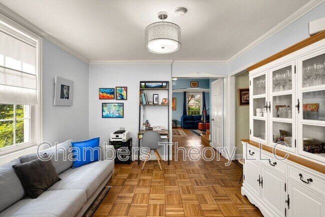 Foto del edificio - 3524 Davenport St NW