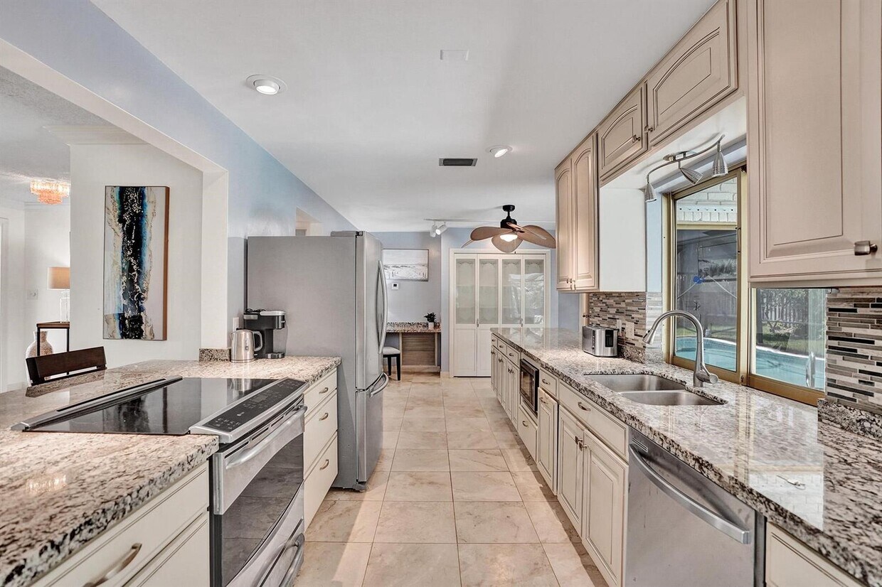 Foto principal - 4112 NE 21st Ave