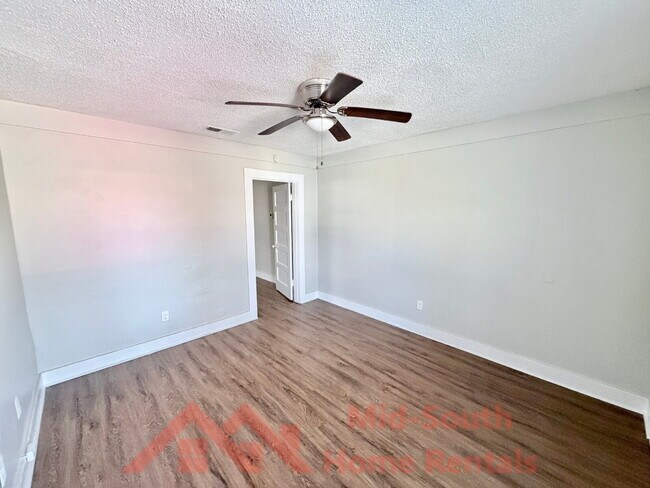 Building Photo - 2263 Hunter Ave