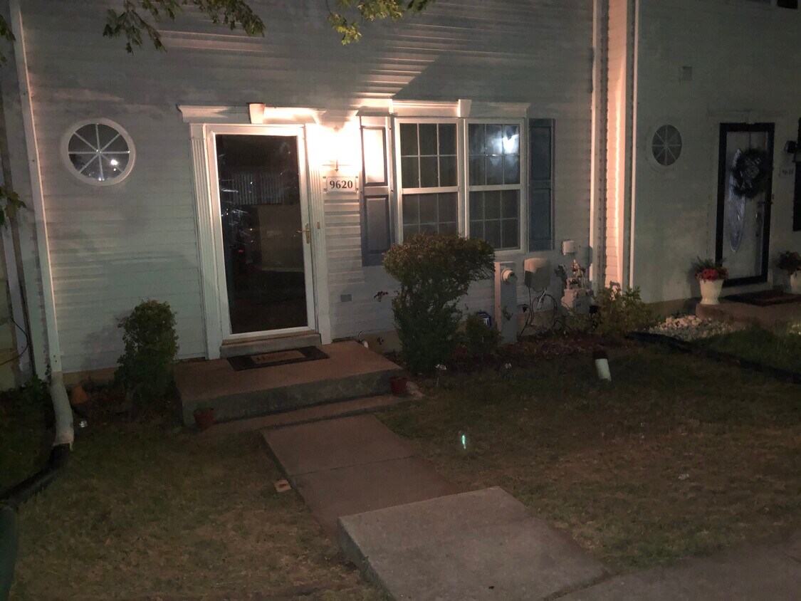 Primary Photo - 9620 Antler Cir