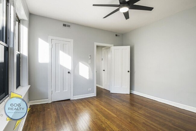 Foto del edificio - 1022 E Hyde Park Blvd