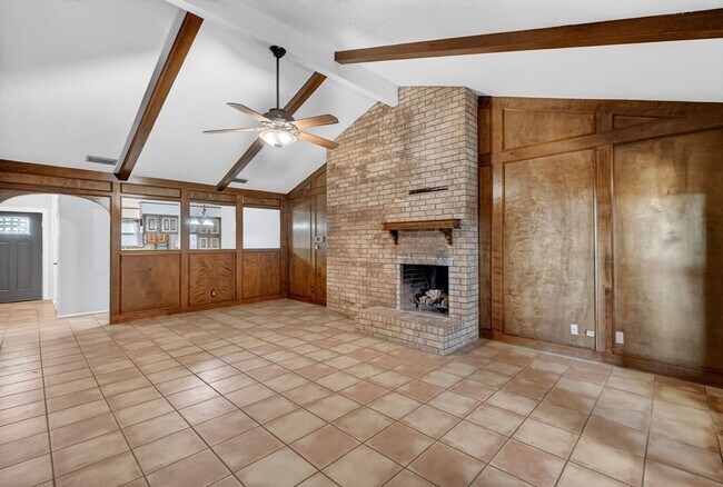 Foto del edificio - 3700 Monclair Ave