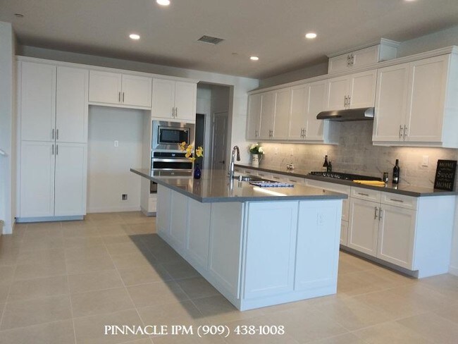 Building Photo - 126 Modjeska