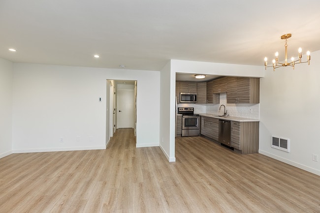 Building Photo - 129 5th Ave NW