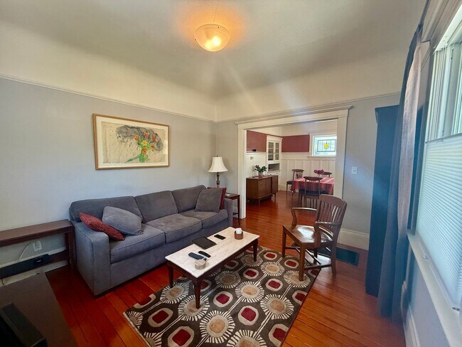Foto del edificio - Spacious 2 Bedroom/2 Bath Fully Furnished ...