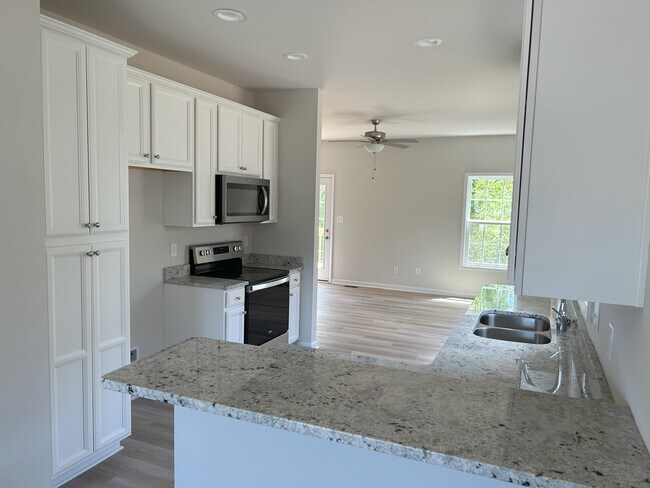 Building Photo - 300 Legacy Oaks Cir