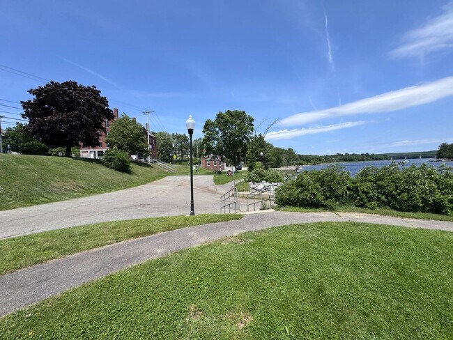 Foto del edificio - 2 Main St