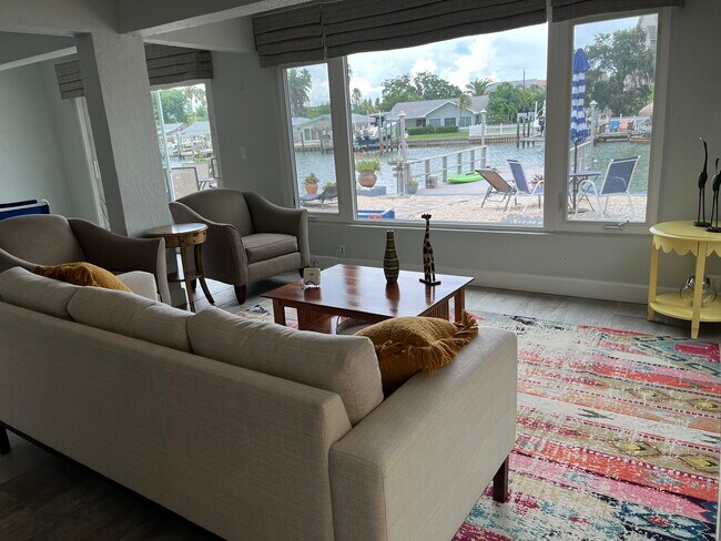 Living room - 505 129th Ave E