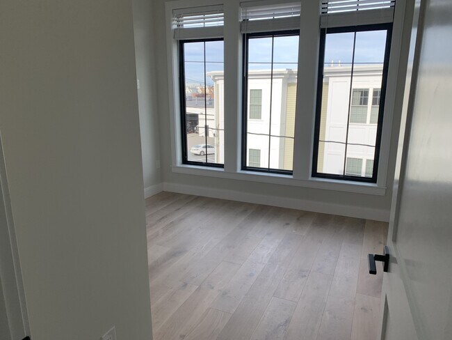 Foto del edificio - 157 Everett St