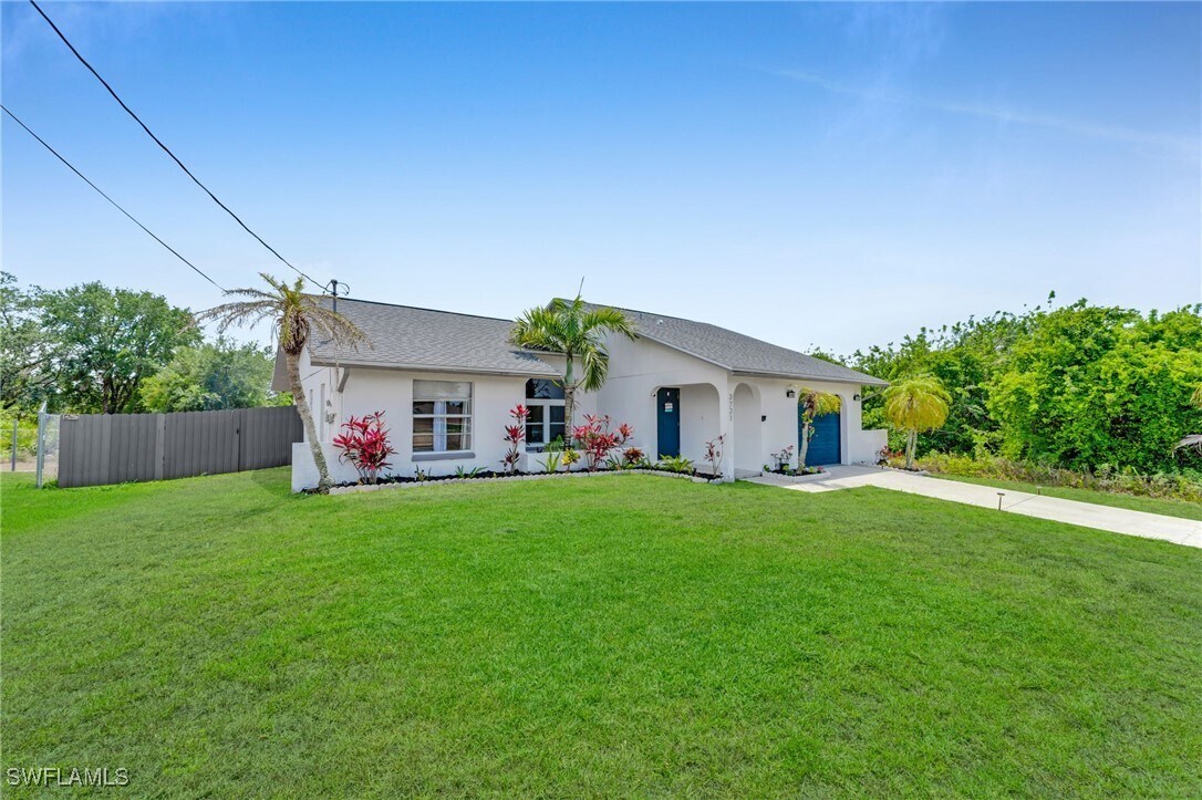 Foto principal - 3721 6th St W