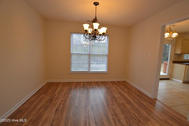 Building Photo - 805 Huff Dr
