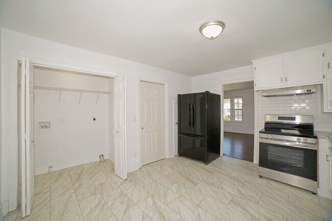 Foto del edificio - 305 Hickory Ave SW