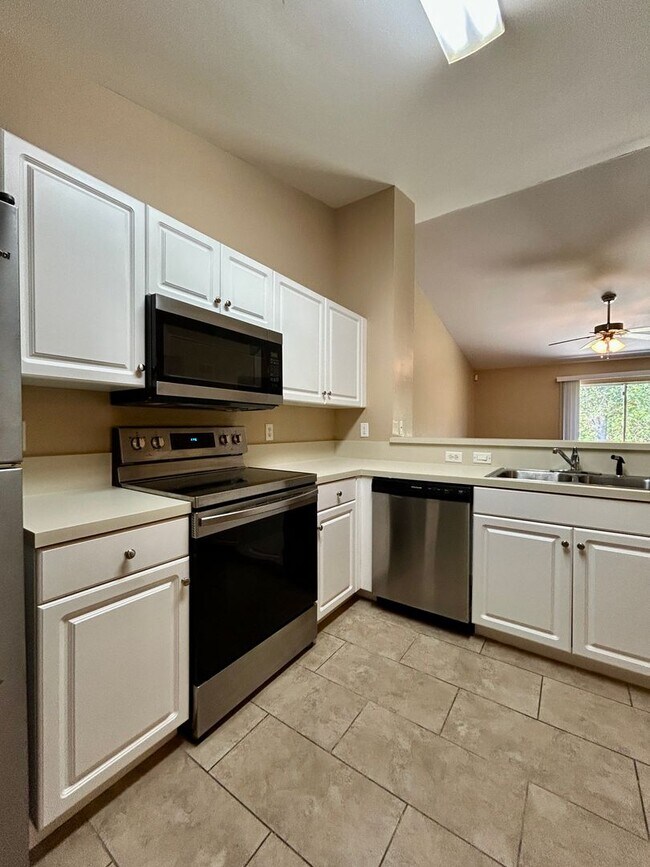 Foto del edificio - Charming 3BR/2BA Lehigh Acres Duplex with 1-Car Garage | Lawn Care & Salt Service Included