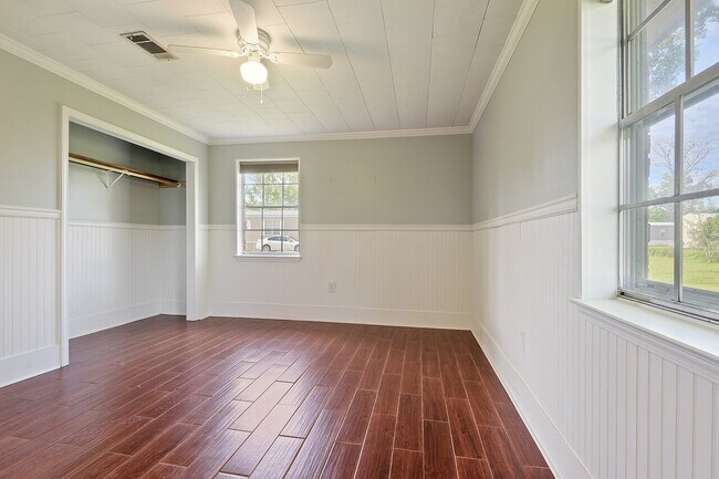 Foto del edificio - 8381 Oak St.