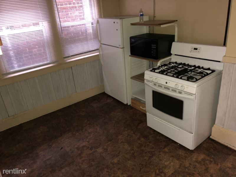 Primary Photo - 9909 Lorain Ave