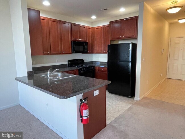Building Photo - 425 Highland Ests