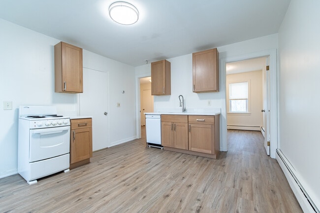 Building Photo - 65 Preston St