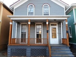 Building Photo - 831 W Washington Blvd