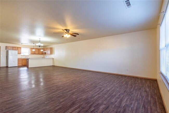 Foto del edificio - 210 Meadow Ct