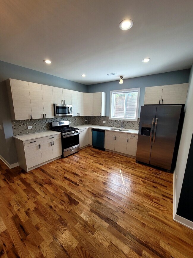 Foto del edificio - 5847 W Corcoran Pl