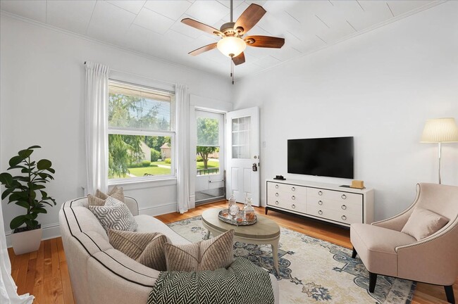 Living Room - 1052 Poplar St