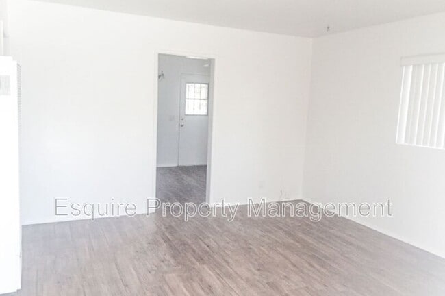 Building Photo - 2044 Chapel Dr